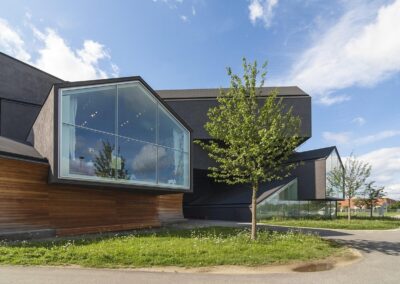 Nettoyage professionnel des vitres d'une villa résidentielle à Besançon par CLEAN QUALITE