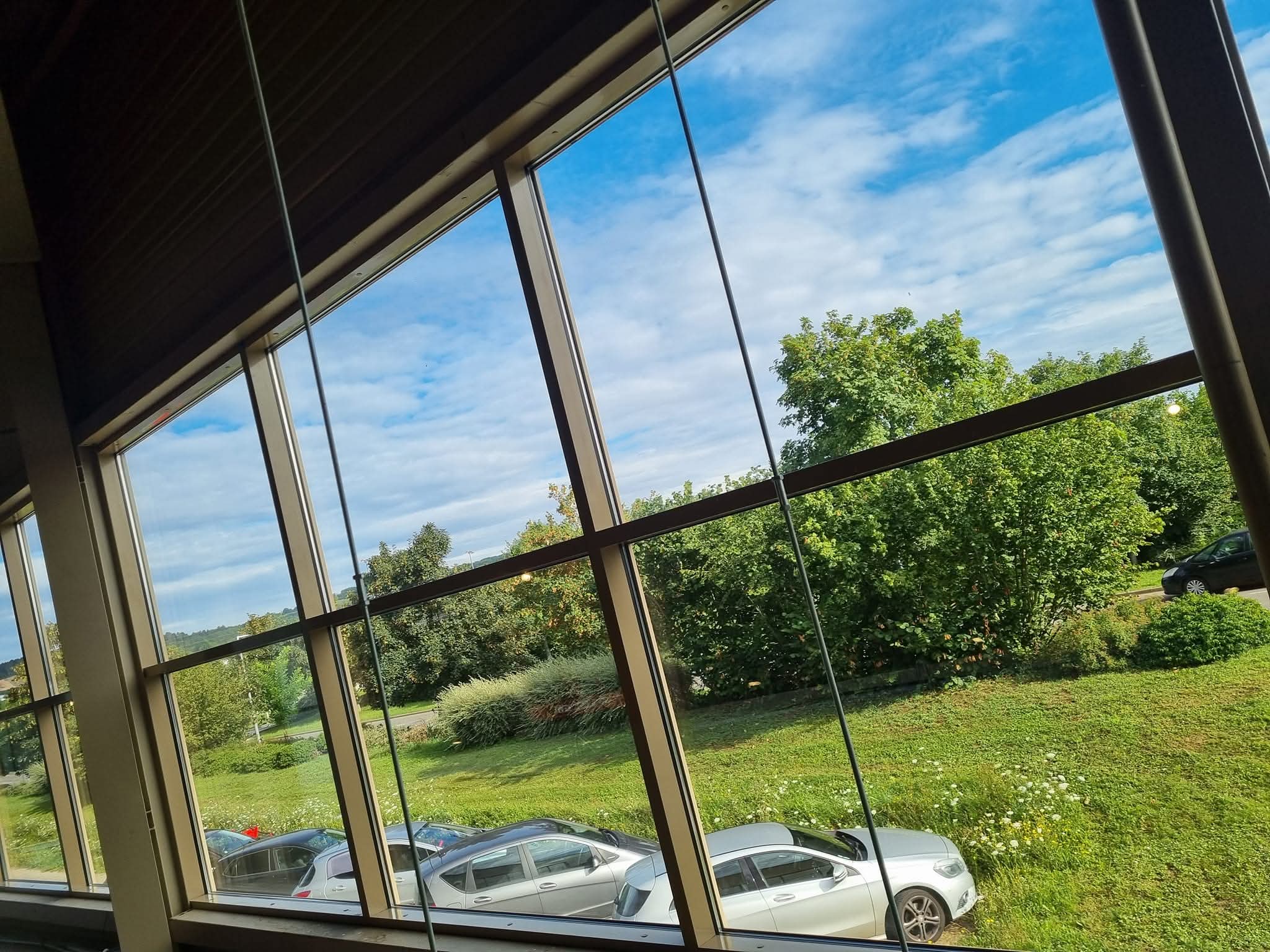 CLEAN QUALITE - Nettoyage vitres Dijon vitrage commercial sur parking