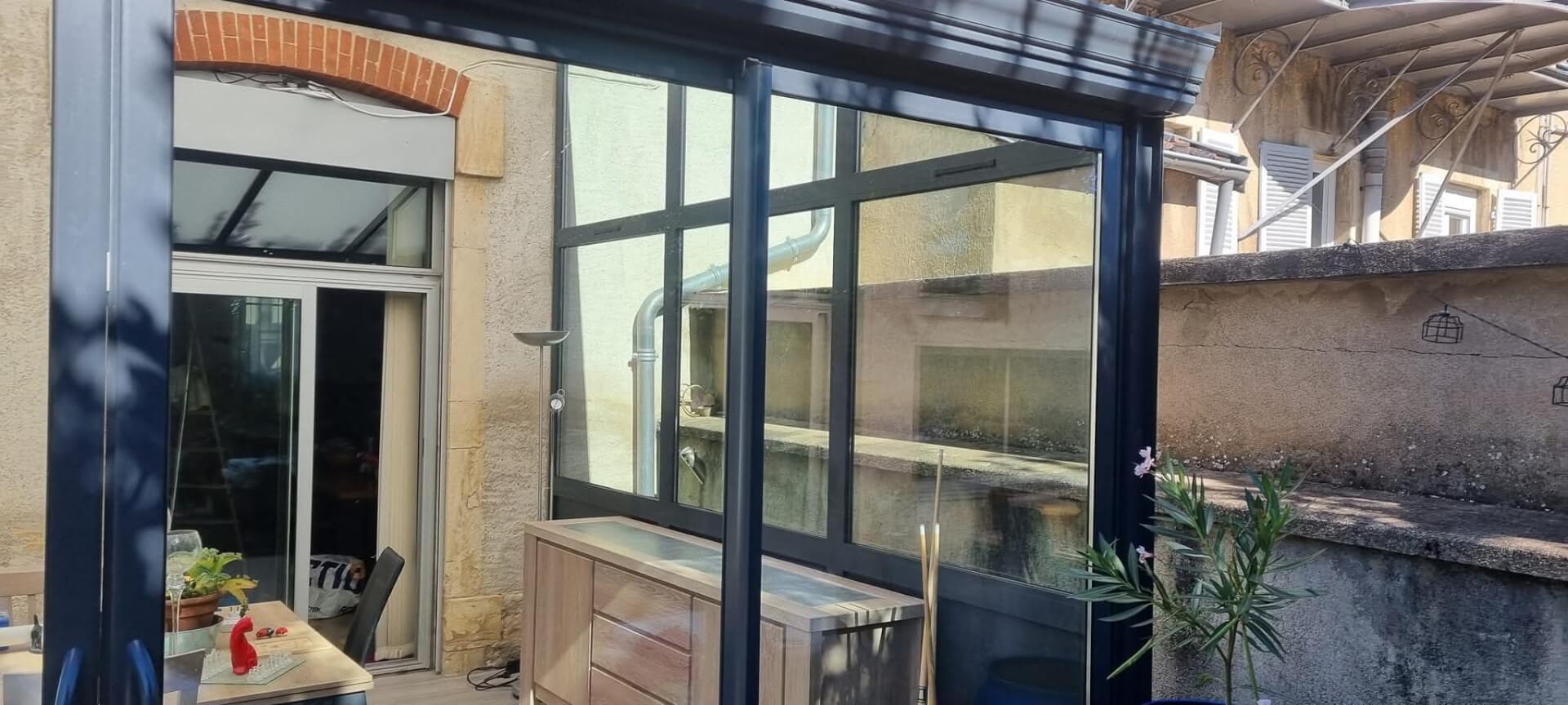 Opération de nettoyage de vitres de haute qualité par CLEAN QUALITE pour un bâtiment